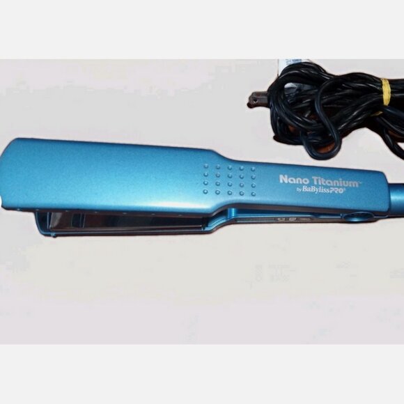 BaBylissPRO® Nano Titanium™ 1¾/44mm Ionic Straightener *